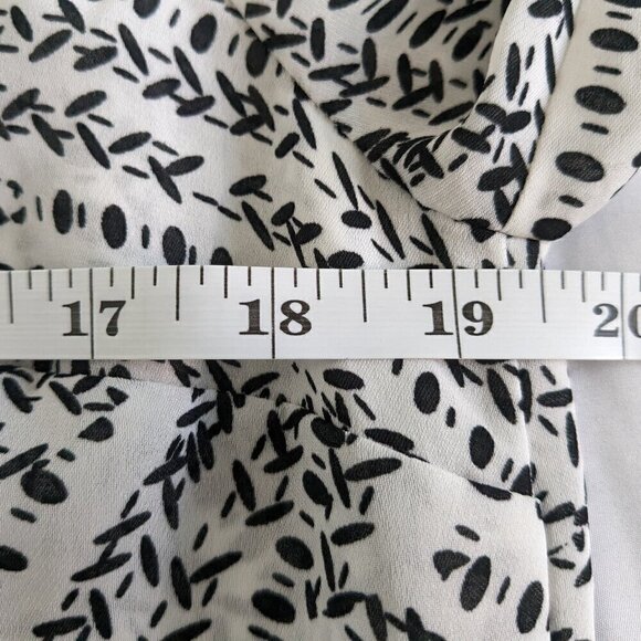 CAbi Button-up Blouse Womens M Black White Long Sleeve Split-Back Osaka Nights - Picture 15 of 16